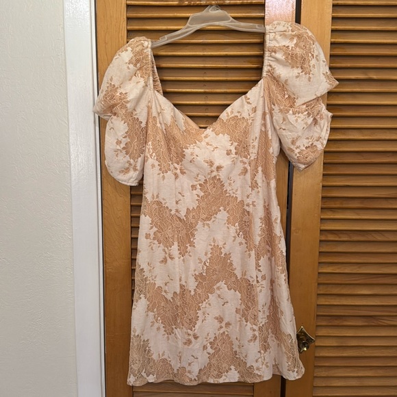 peach dress with lace - Picture 1 of 4
